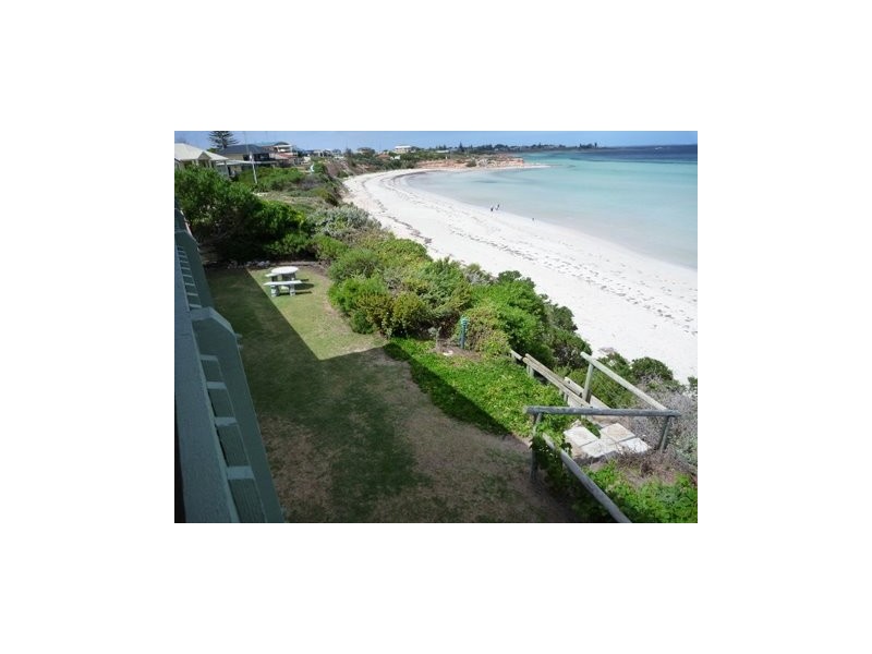 2 Queen  Place, Moonta Bay SA 5558