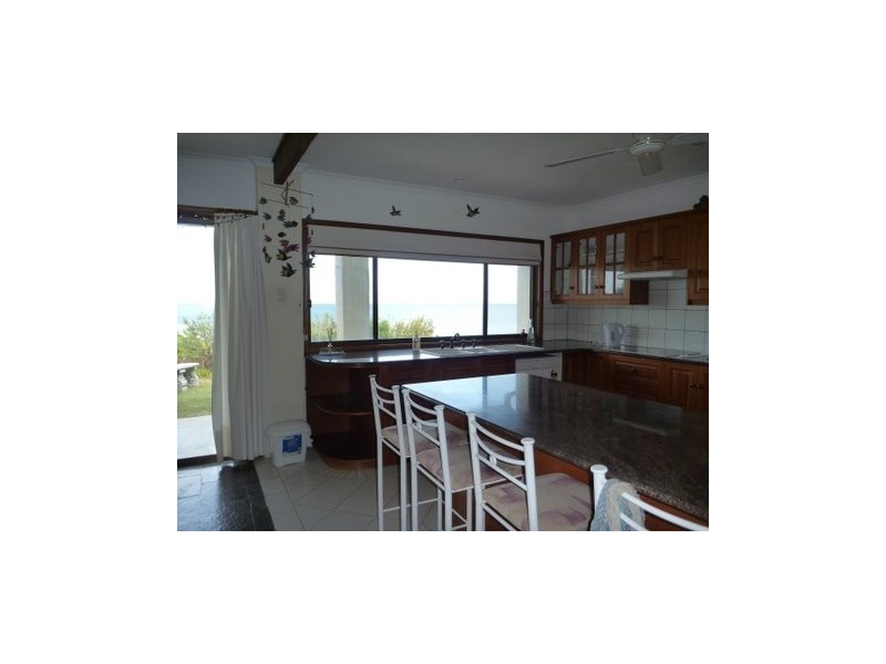2 Queen  Place, Moonta Bay SA 5558