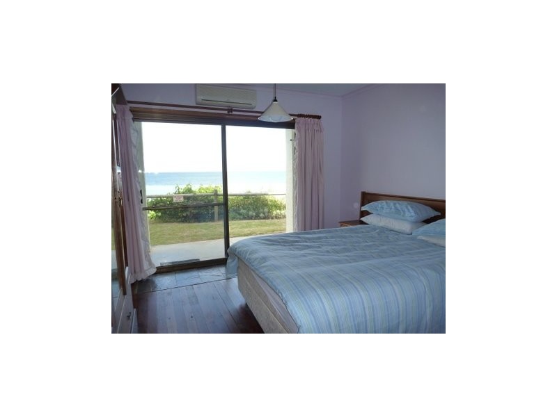 2 Queen  Place, Moonta Bay SA 5558