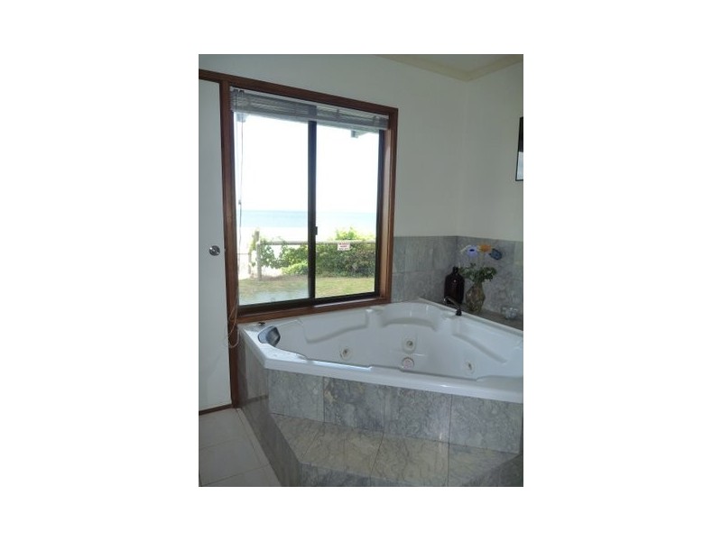 2 Queen  Place, Moonta Bay SA 5558