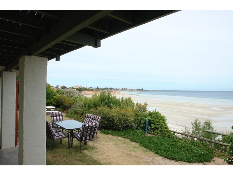 2 Queen  Place, Moonta Bay SA 5558