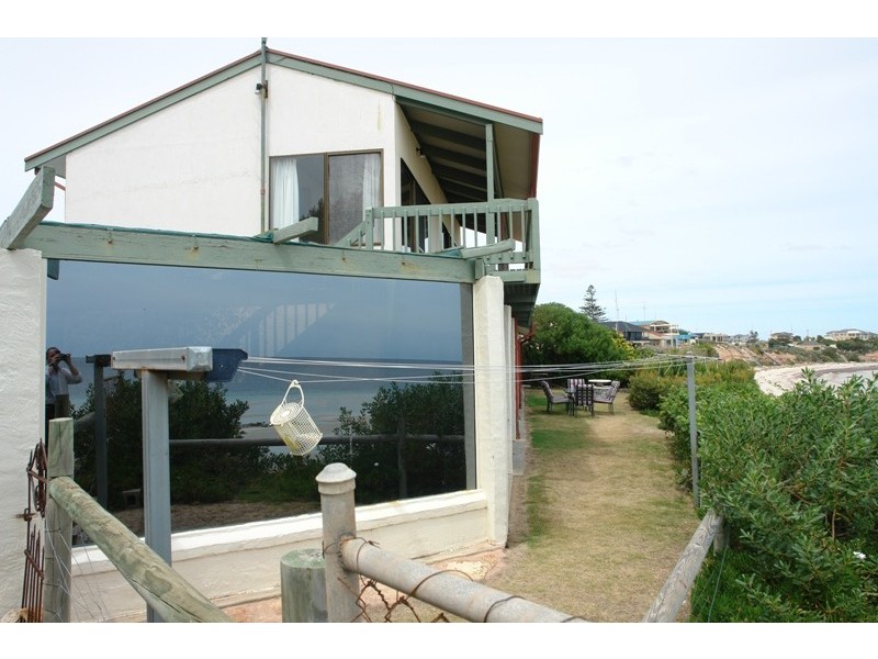 2 Queen  Place, Moonta Bay SA 5558
