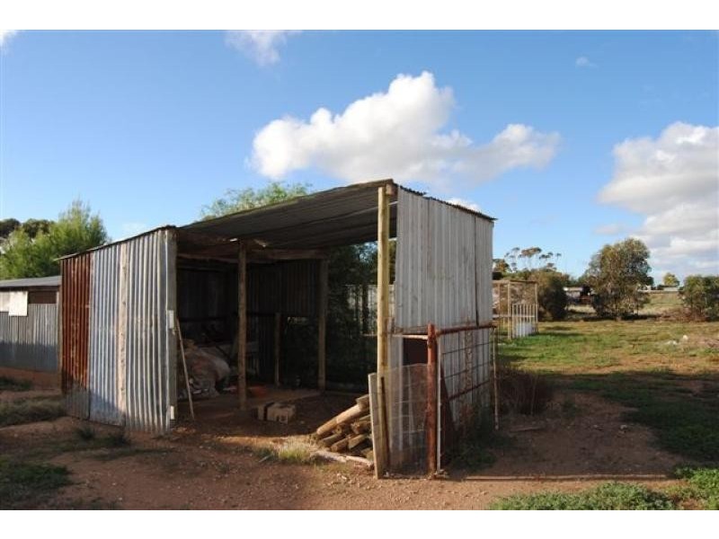 10 Crutchett Road, Moonta SA 5558