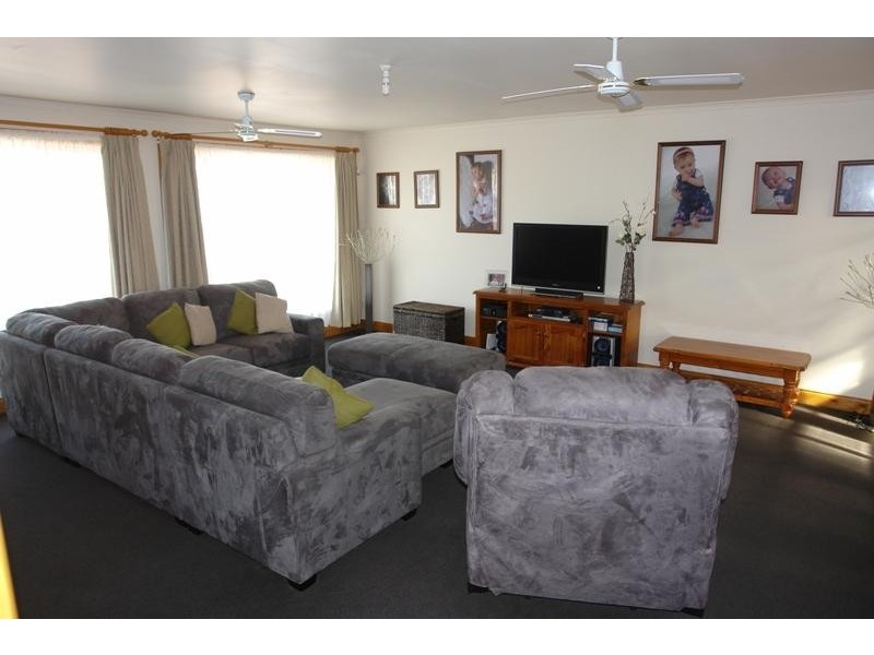 19 Highview  Grove, Moonta Bay SA 5558