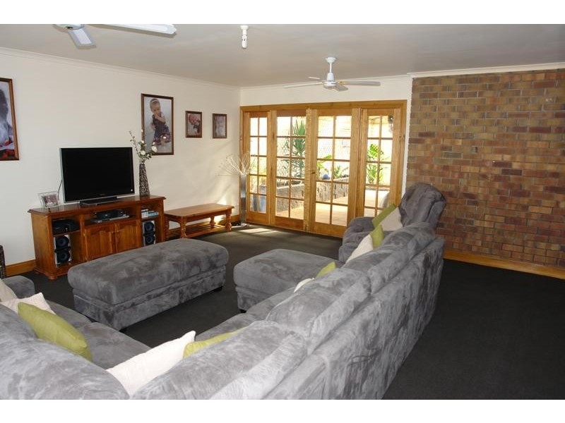 19 Highview  Grove, Moonta Bay SA 5558