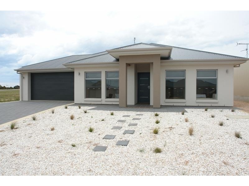 12 Bray Street, Moonta Bay SA 5558