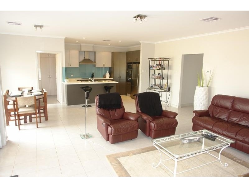 12 Bray Street, Moonta Bay SA 5558