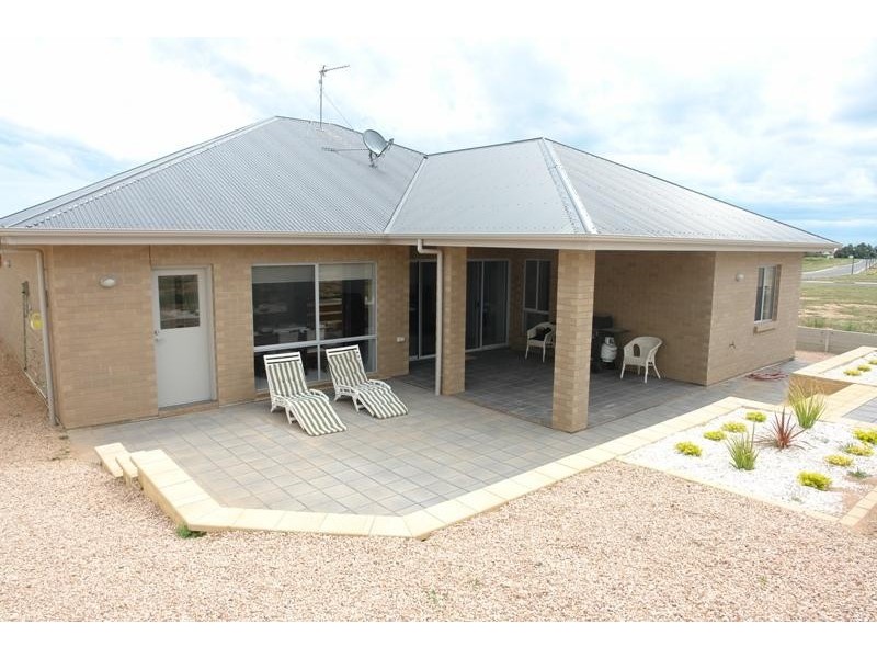 12 Bray Street, Moonta Bay SA 5558