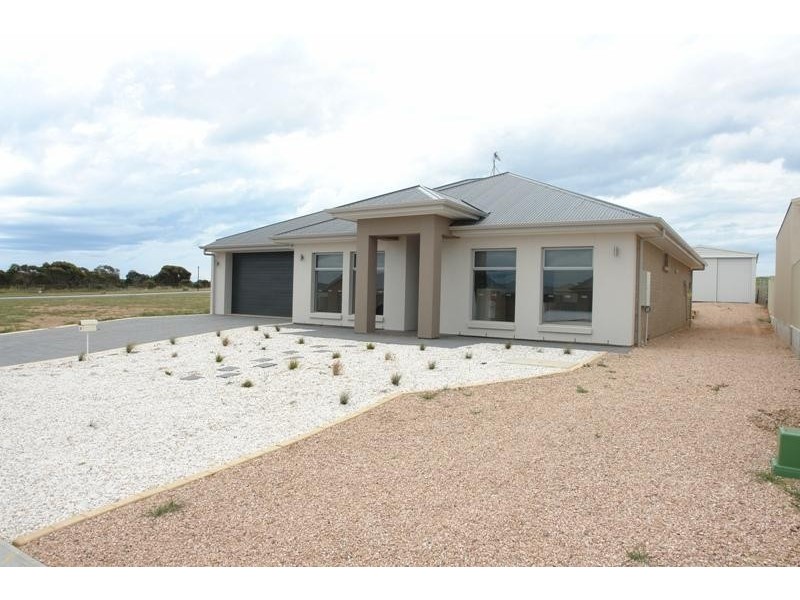12 Bray Street, Moonta Bay SA 5558