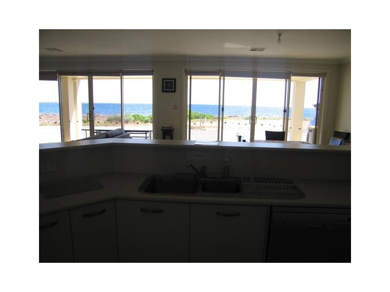 43 Palmer Esplanade, Wallaroo SA 5556