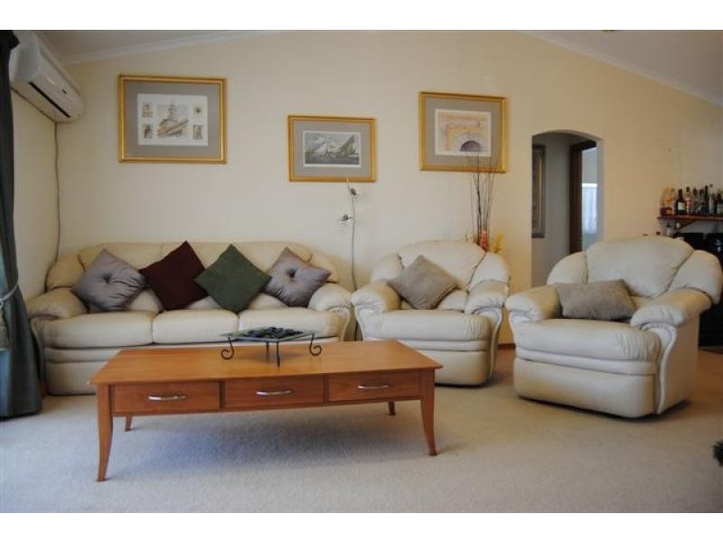 16 Reynolds Street, Moonta Bay SA 5558