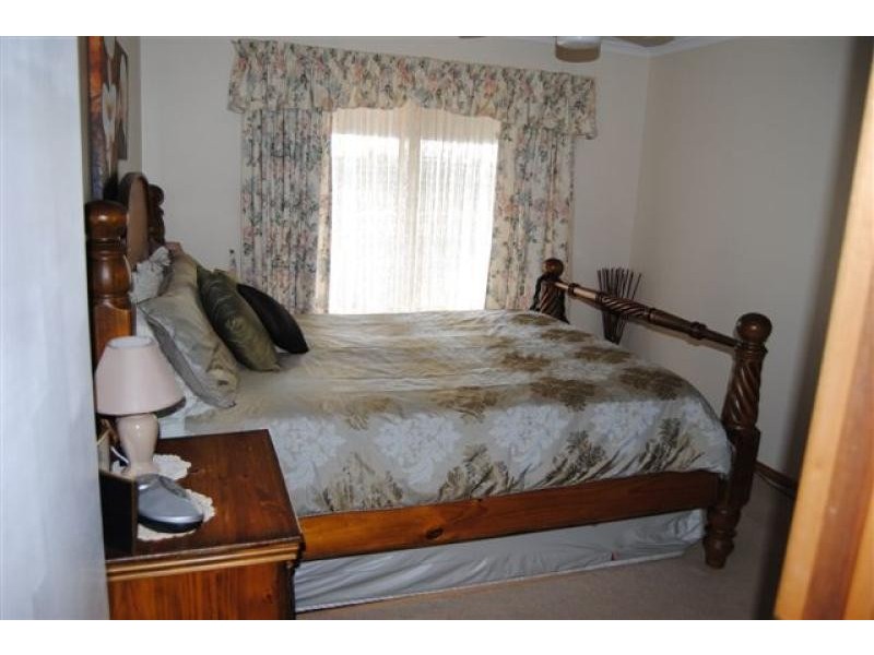 16 Reynolds Street, Moonta Bay SA 5558