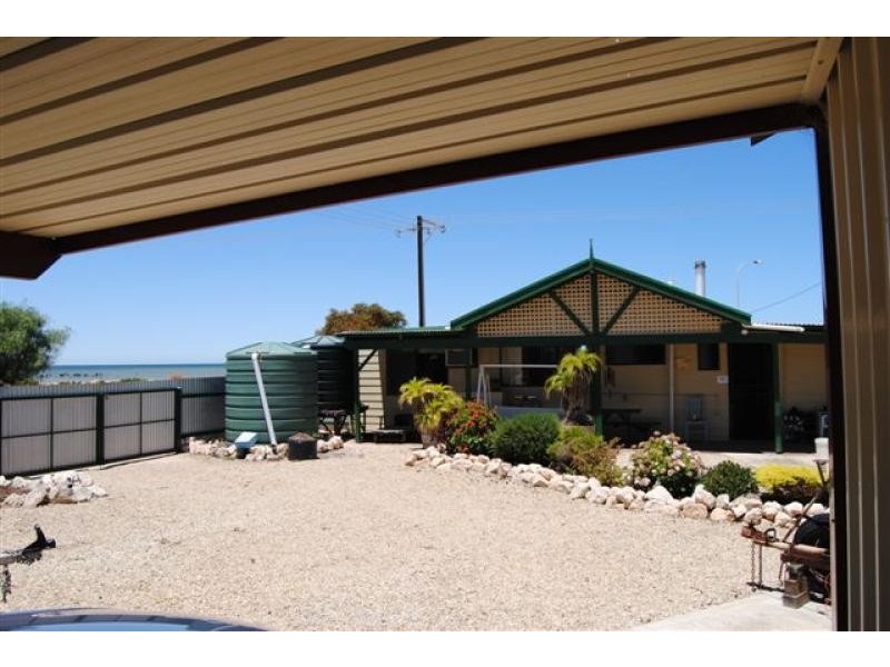 25 The  Parade, Port Clinton SA 5570