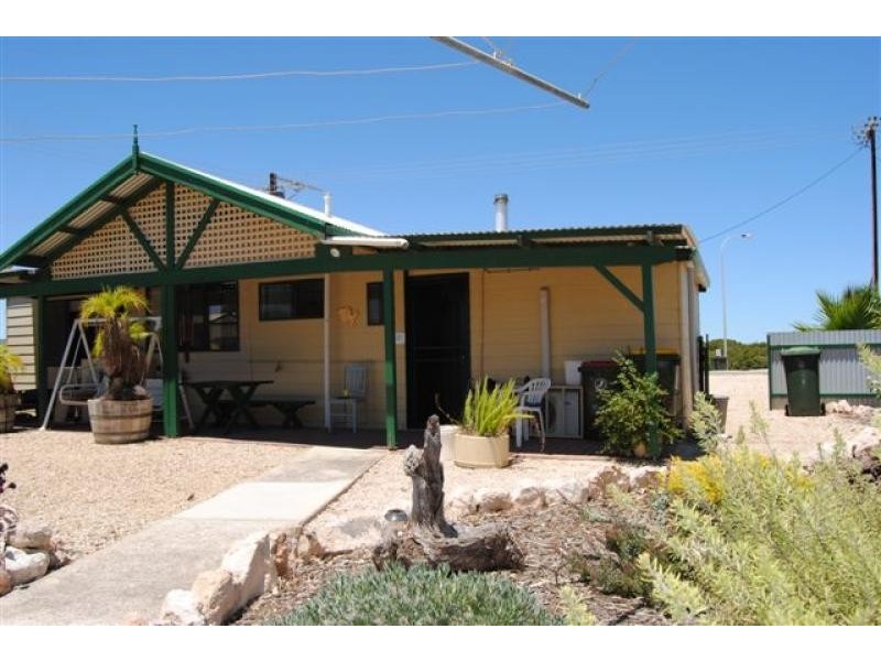 25 The  Parade, Port Clinton SA 5570
