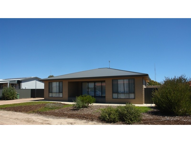 17 Andrew Street, Moonta Bay SA 5558