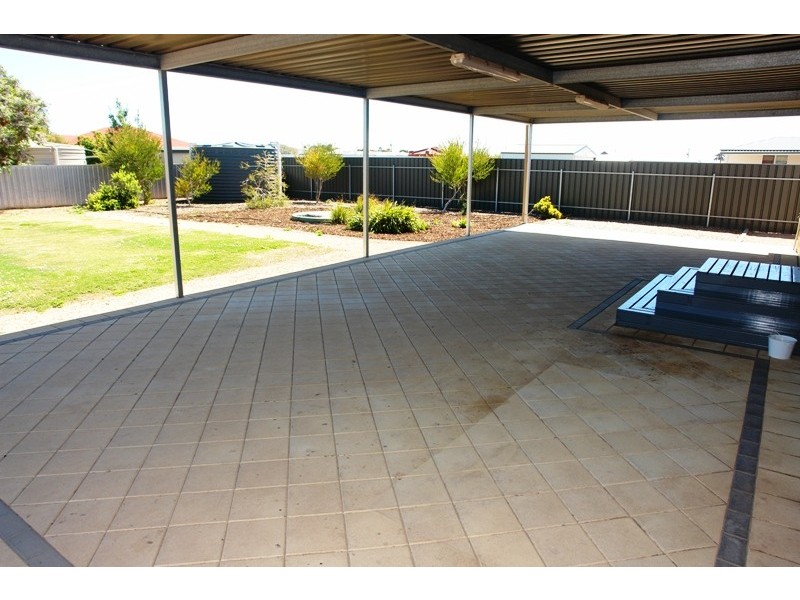 17 Andrew Street, Moonta Bay SA 5558