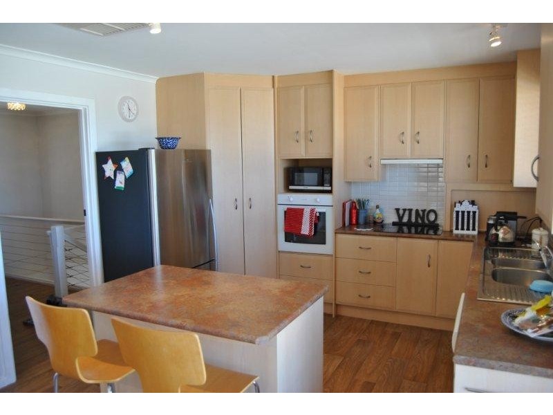 10 Lucy Street, Moonta Bay SA 5558