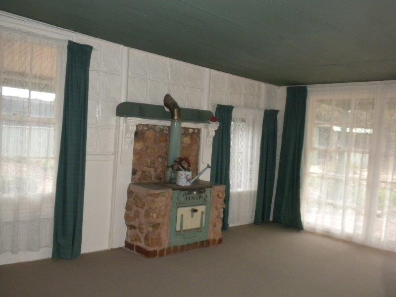 7 Deeble Street, Moonta Mines SA 5558