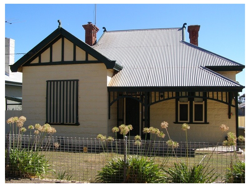 8 Caroline street, Maitland SA 5573