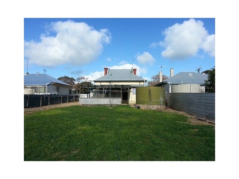 8 Caroline street, Maitland SA 5573