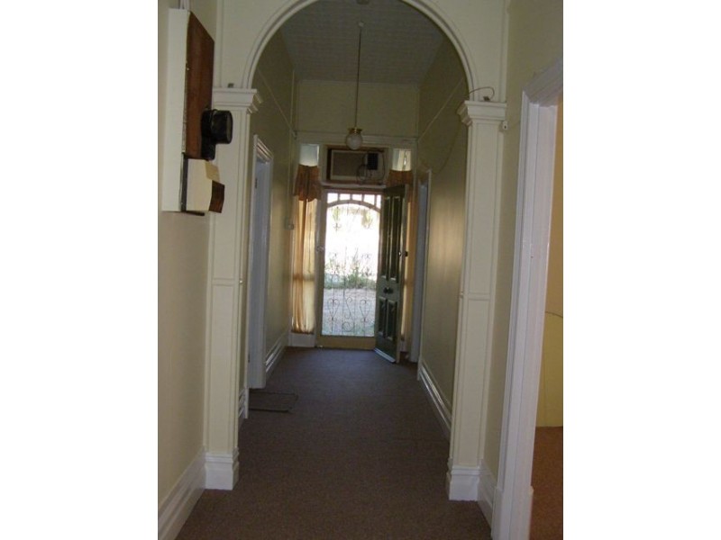 8 Caroline street, Maitland SA 5573