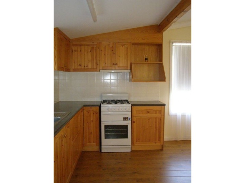 8 Caroline street, Maitland SA 5573