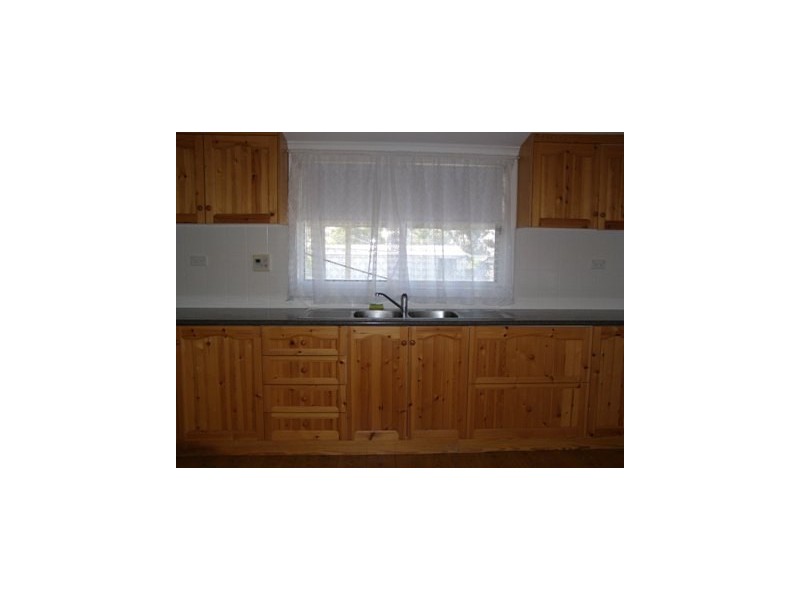 8 Caroline street, Maitland SA 5573