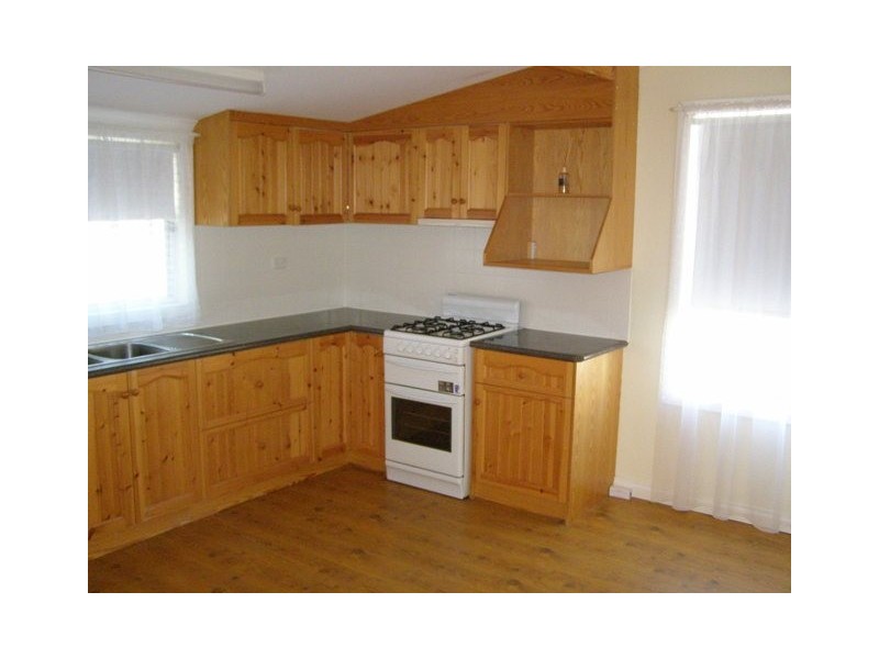 8 Caroline street, Maitland SA 5573