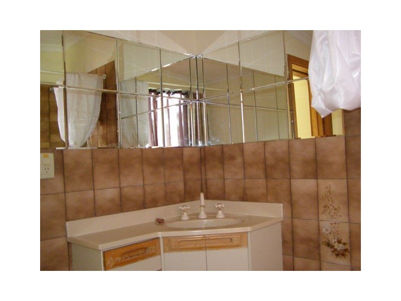 8 Caroline street, Maitland SA 5573