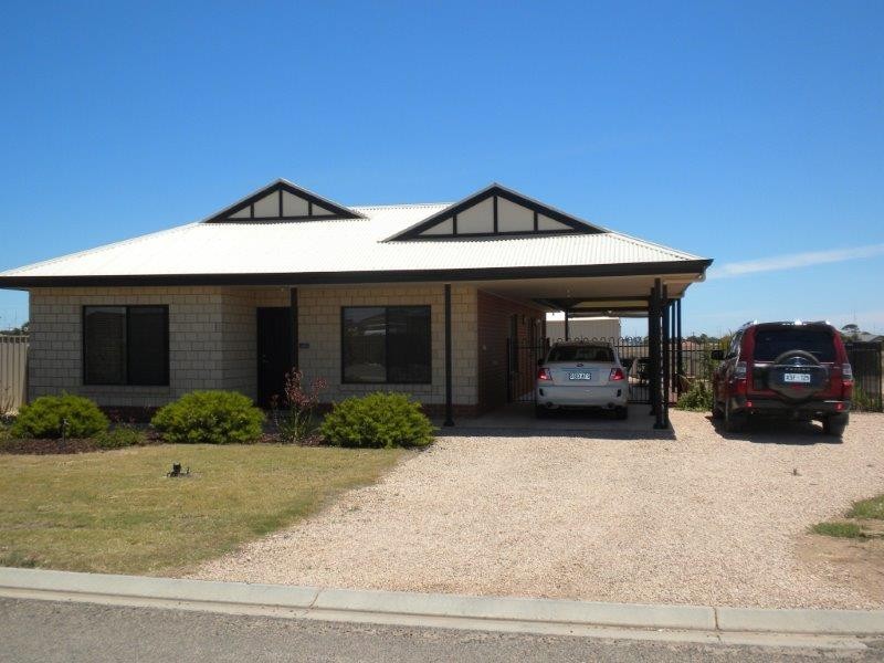 15 Brokenshire Street, Moonta Bay SA 5558