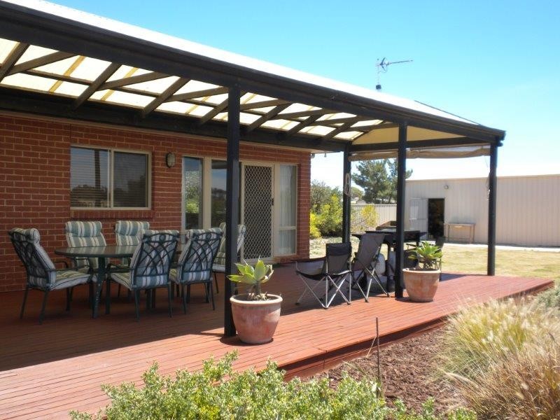 15 Brokenshire Street, Moonta Bay SA 5558