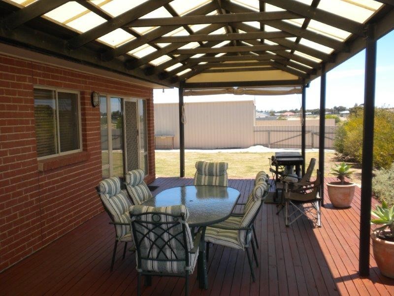 15 Brokenshire Street, Moonta Bay SA 5558