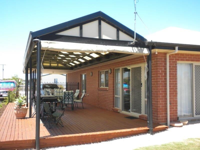 15 Brokenshire Street, Moonta Bay SA 5558
