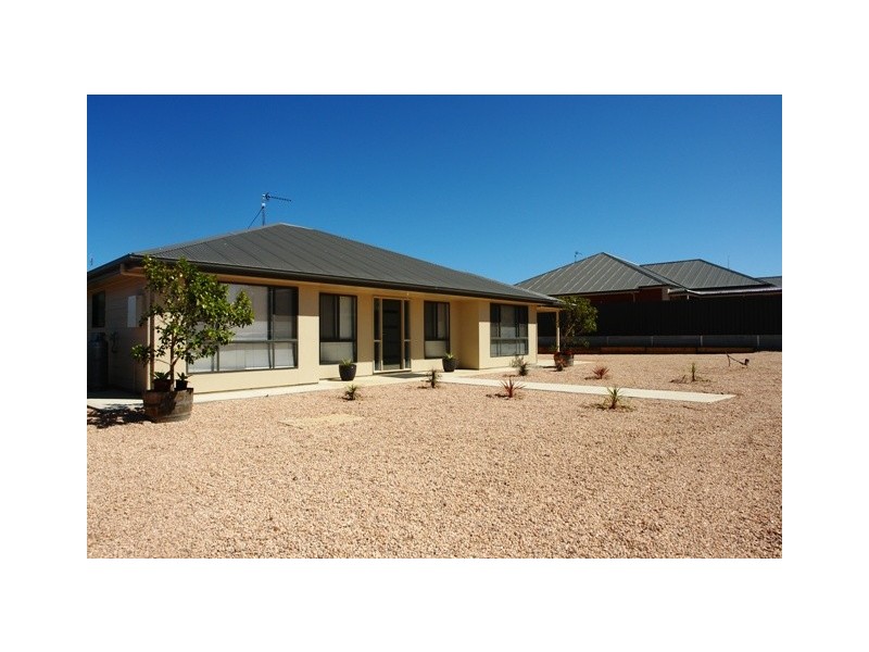 23 Moontana Ave, Moonta Bay SA 5558