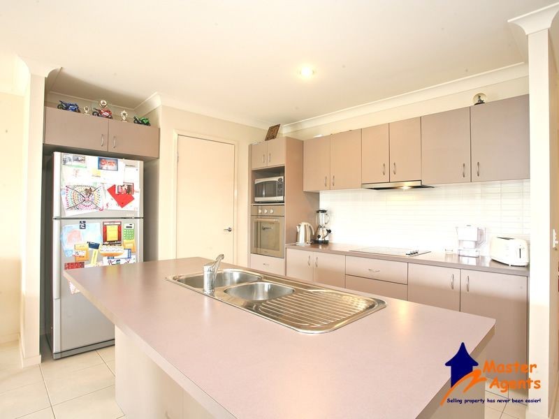 12 Chesterton Street, Pacific Pines QLD 4211