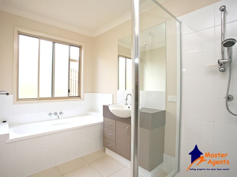 12 Chesterton Street, Pacific Pines QLD 4211