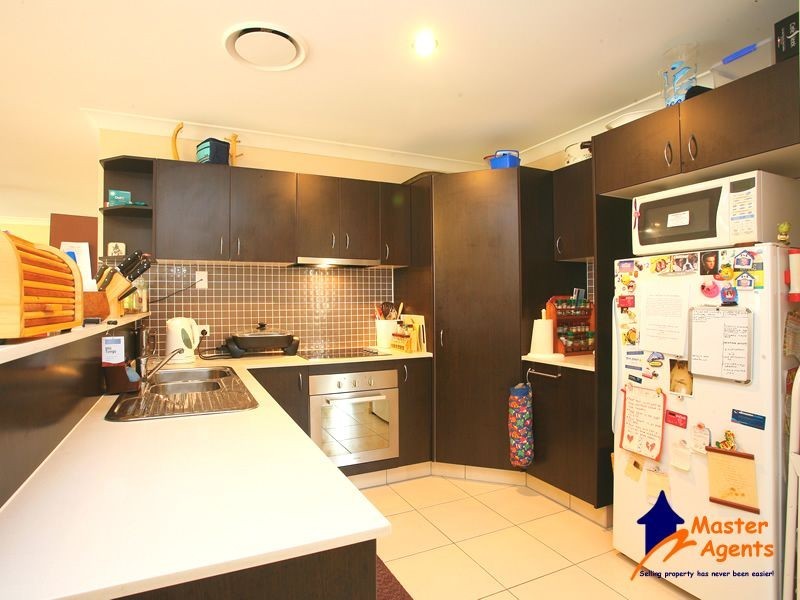 17 Chesterton Street, Pacific Pines QLD 4211