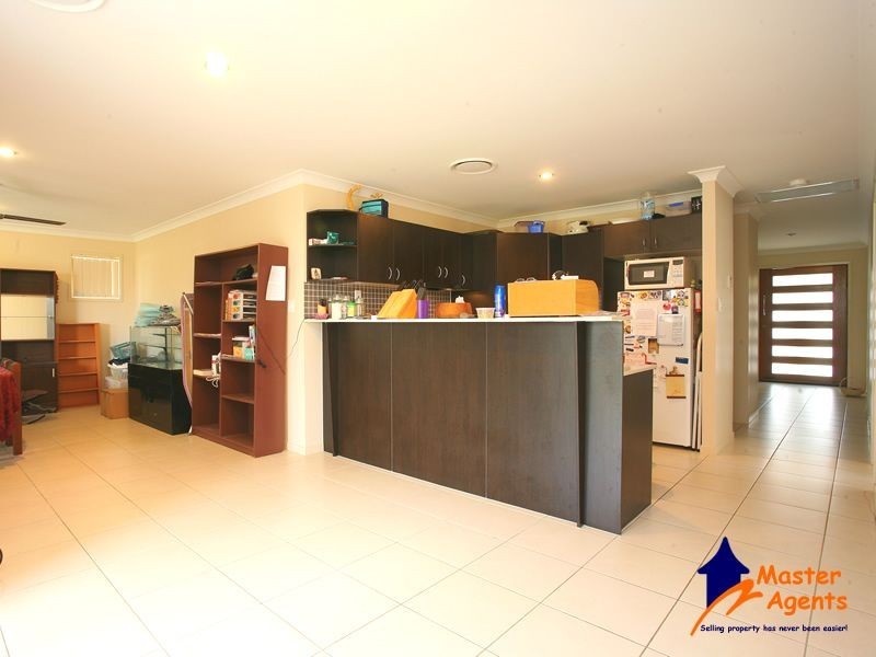 17 Chesterton Street, Pacific Pines QLD 4211