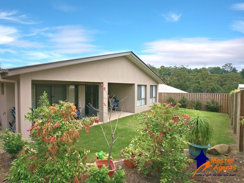 17 Chesterton Street, Pacific Pines QLD 4211