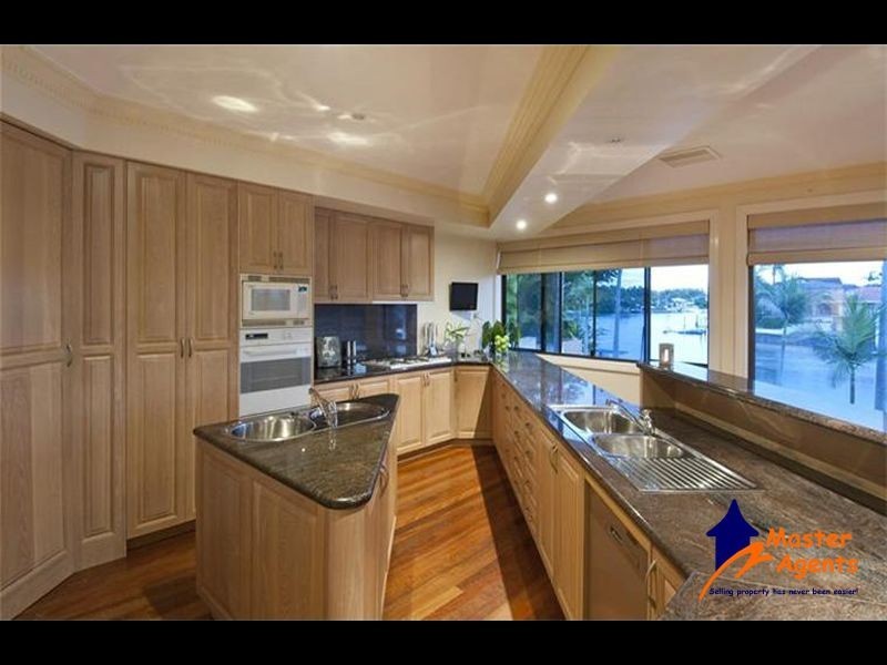 22 Binda Place, Sorrento QLD 4217