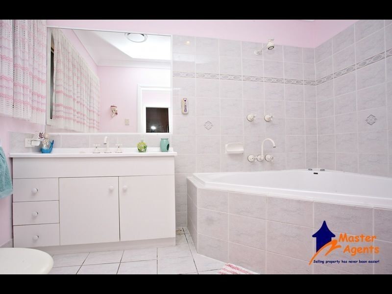 155 Gardenia Drive, Bonogin QLD 4213