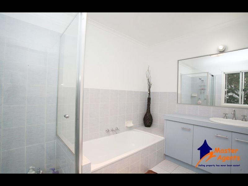 24 Banff Court, Robina QLD 4226