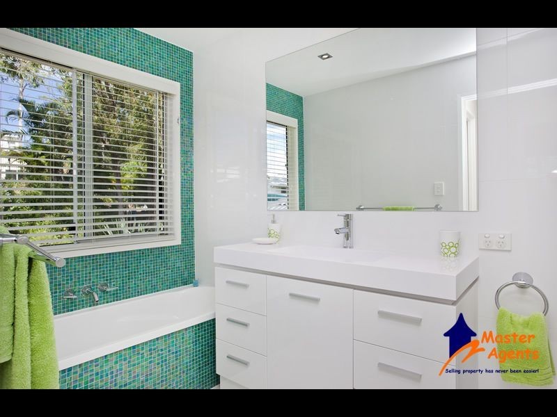 40 Buckingham Way, Elanora QLD 4221