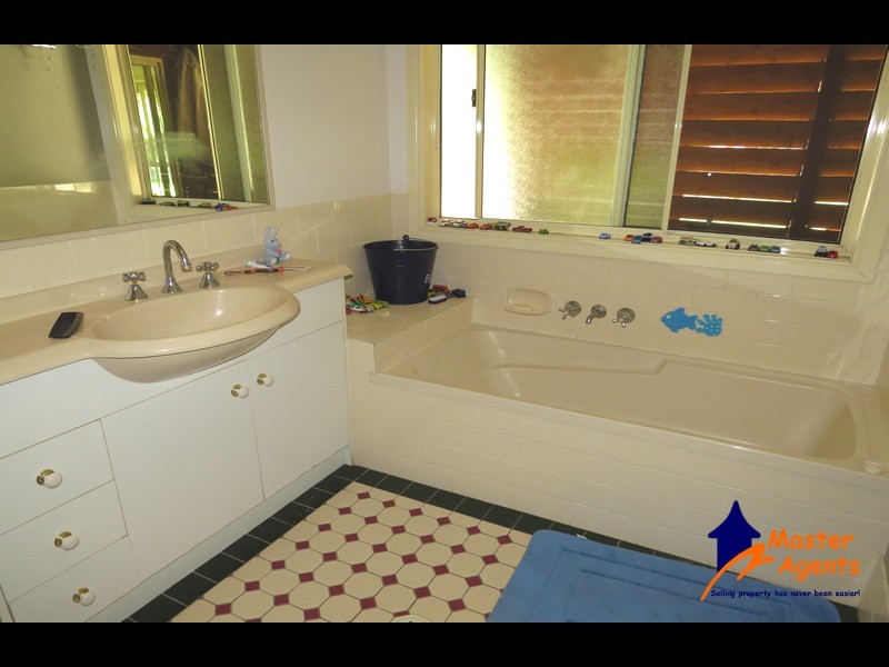 10 Guava Court, Bonogin QLD 4213