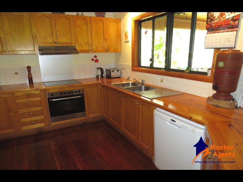 8 Yarra Court, Tallebudgera Valley QLD 4228