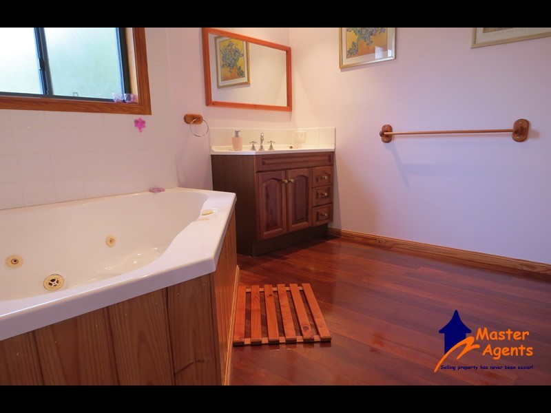 8 Yarra Court, Tallebudgera Valley QLD 4228