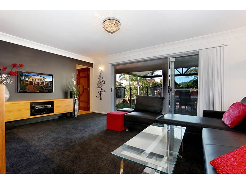 65 Oakleaf Street, Eight Mile Plains QLD 4113