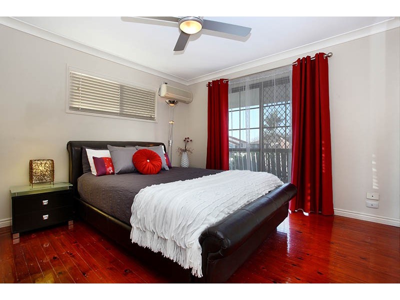 65 Oakleaf Street, Eight Mile Plains QLD 4113