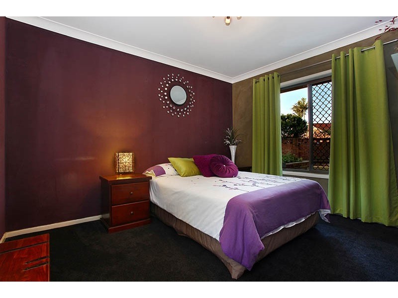 65 Oakleaf Street, Eight Mile Plains QLD 4113