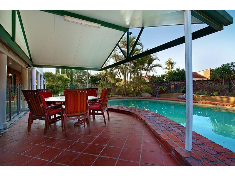 65 Oakleaf Street, Eight Mile Plains QLD 4113